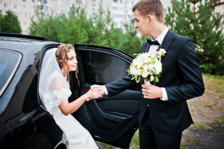Comment négocier un contrat de location de voiture de mariage